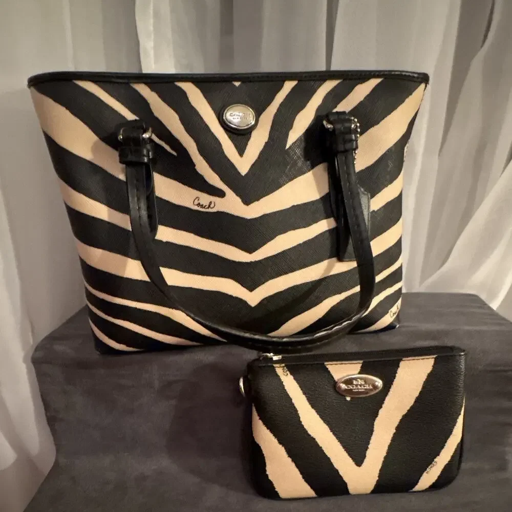Coach bag has